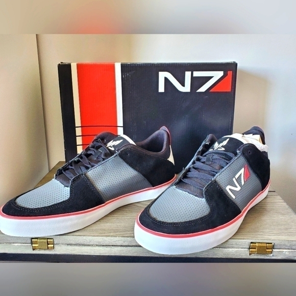 Rare MASS EFFECT N7 armour stripe sneakers never worn  in box. Size 11. - Picture 9 of 9